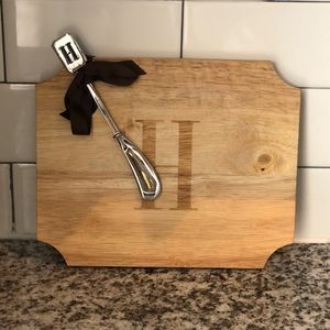 “H” wooden cutting board and serving knife